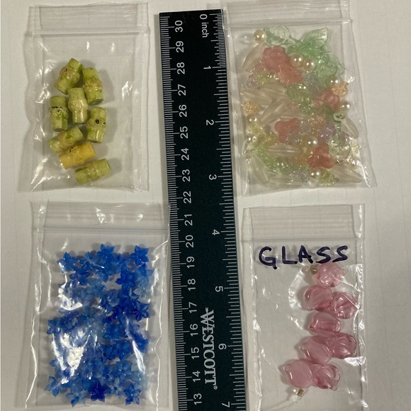 Lot of different types of beads & tassels for craft or jewelry making. - Picture 5 of 13